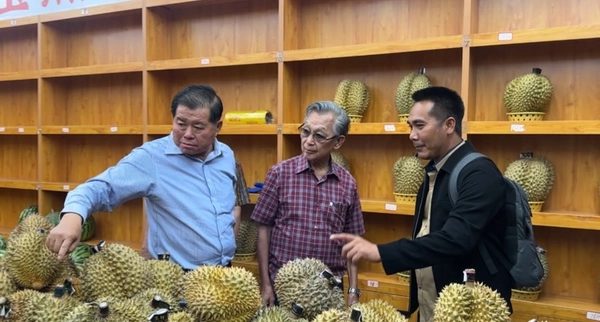"ชวน-นิพนธ์" บุกตลาดทุเรียนไทยในเฉิงตู ย้ำ"หมอนทองไทย"  ยังได้รับความนิยม