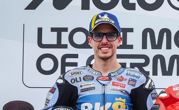 ประวัติ อเล็กซ์ มาร์เกซ น้องชายในเงาของว่าที่ตำนาน