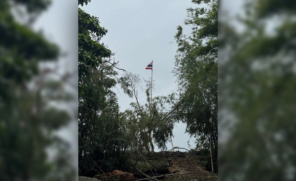 ทหารไทยปักธงชาติยอดภูมะเขือ หลังปฏิบัติการยึดพื้นที่สำเร็จ