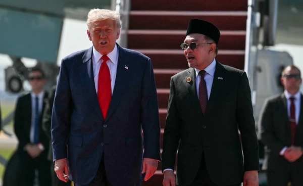 ทรัมป์ถึงมาเลเซียแล้ว ร่วมประชุมอาเซียน เป็นพยานลงนามข้อตกลงหยุดยิงไทย-กัมพูชา