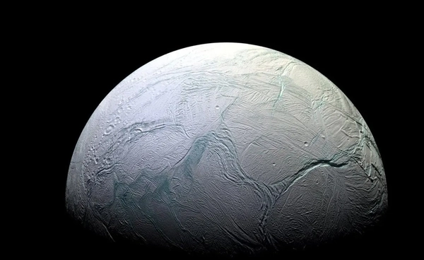 นักวิทยาศาสตร์พบ “น้ำแข็งในอวกาศ” มีโครงสร้างไม่เหมือนบนโลก