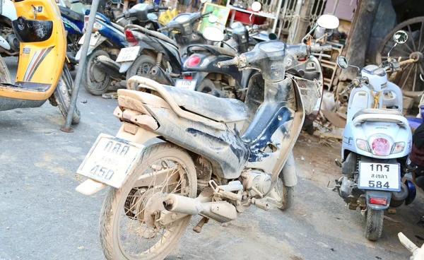 อาชีวะลุยซ่อมวิกฤตน้ำท่วมหาดใหญ่ เกือบ 1.2 หมื่นคัน/ชิ้นกลับมาใช้ได้