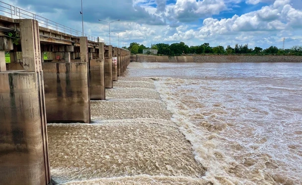 "เขื่อนเจ้าพระยา" วันนี้ระบายน้ำ 2,100 ลบ.ม./วินาที เช็กพื้นที่ได้รับผลกระทบ!