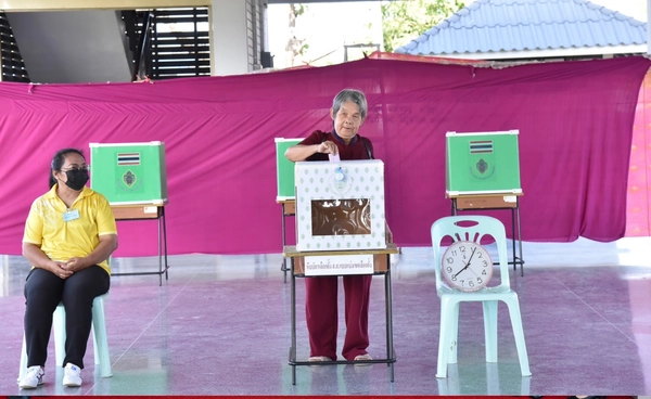 เปิดหีบเลือกตั้งซ่อม สส. เมืองกาญจนบุรี เขต 4  ประชาชนทยอยเข้าใช้สิทธิต่อเนื่อง