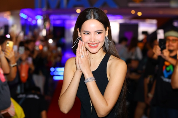 ล่องลุคสวยอินเตอร์ของ “ญาญ่า" ในงานเปิดตัว  “Home Sweet Home Rebirth” หนังระดับฮอลลีวูดเรื่องแรกในชีวิต 