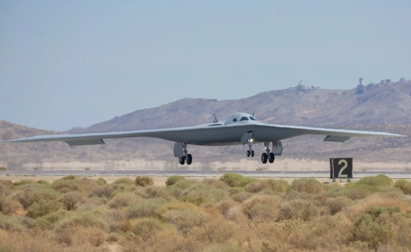 เครื่องบินทิ้งระเบิด B-21 Raider ลำที่สองขึ้นบินครั้งแรกจากฐานของนอร์ทรอป กรัมแมน