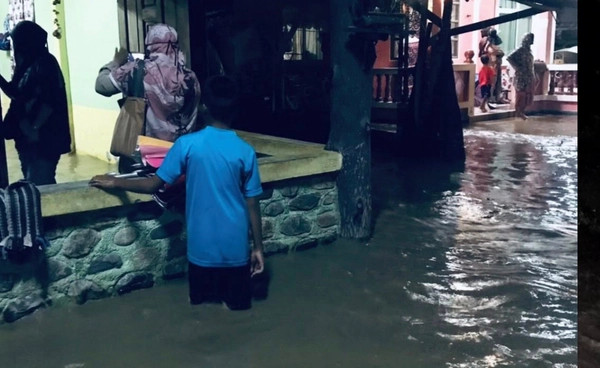 ฝนถล่ม “เมืองเบตง”  น้ำป่าหลากท่วมบ้านเรือน 19 หลัง
