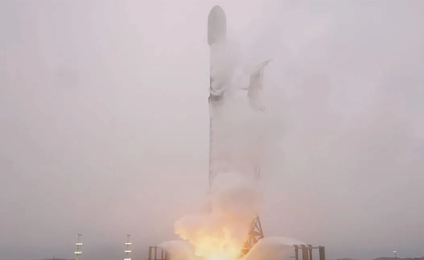 "ฝังศพในอวกาศ" บริษัท SpaceX ส่งอัฐิและ DNA ของมนุษย์ 150 คน ขึ้นสู่อวกาศ