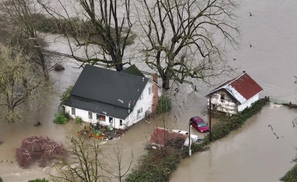 น้ำท่วม “วอชิงตัน” ถนนหลายสายถูกตัดขาด ทางการเตือนสภาพอากาศอาจเลวร้ายลงอีก