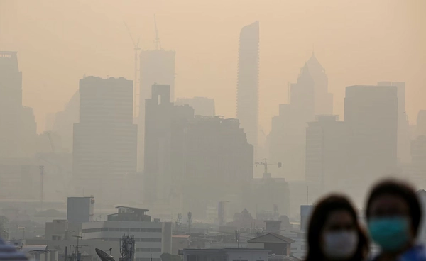 ปรากฏการณ์ฝาชีครอบเมือง ฝุ่นสะสมเมื่อลมอ่อน คล้ายหมอกแต่ไม่ใช่หมอก