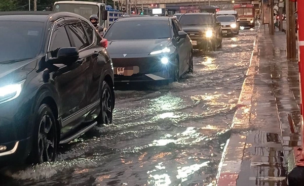 ทำไมทุกครั้งที่ฝนตก กรุงเทพฯ ต้อง น้ำท่วม? ปัญหาจริงๆ อยู่ที่ฝนหรือระบบเมือง?