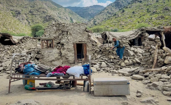 ชาวอัฟกานิสถานสิ้นหวัง เหลือเพียงเสื้อผ้าบนร่าง แผ่นดินไหวทำสูญสิ้นทุกสิ่ง