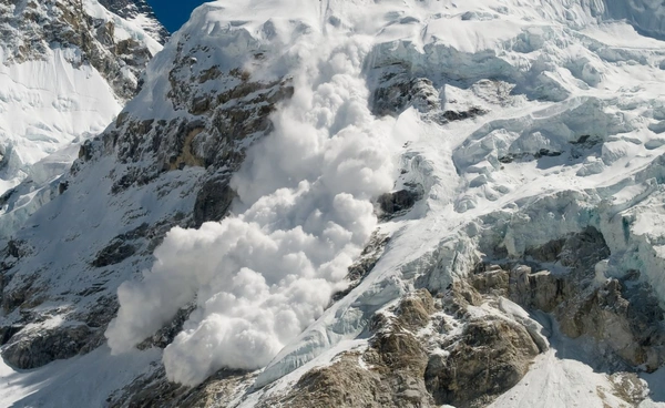 หิมะถล่มบนเทือกเขาหิมาลัยในเนปาล นักปีนเขาตาย 7 ราย