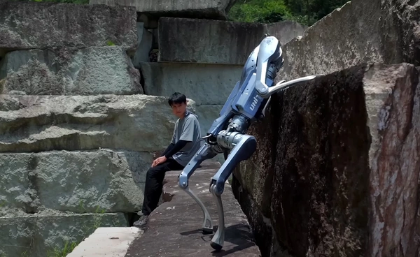 จีนเปิดตัวหุ่นยนต์สุนัข “Unitree A2” ทุบกระจก ตีลังกา บุกตะลุยได้สมบูรณ์แบบ