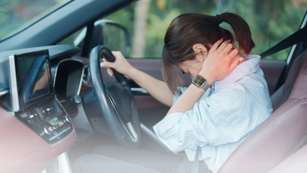 คอกระแทกแรง เสี่ยงหมอนรองกระดูกสันหลังปลิ้น ได้จริงหรือไม่?