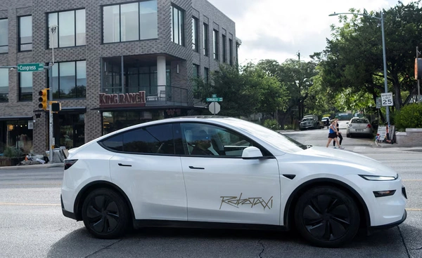 Tesla เปิดตัว บริการ “แท็กซี่ไร้คนขับ” เที่ยวละ 139 บาทเท่านั้น !?