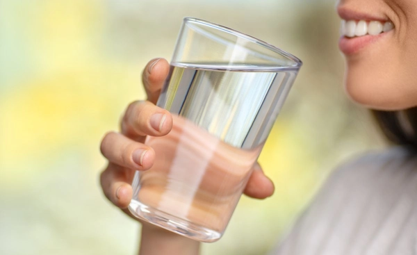 เครื่องดื่มชนิดใดดีที่สุดสำหรับการเติมน้ำให้ร่างกาย  คำใบ้คือไม่ใช่น้ำเปล่า