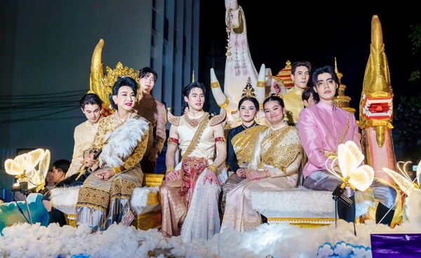 เก็บตกขบวนยี่เป็ง เชียงใหม่ 2568  "มาดามหยก" ร่วมสืบสานประเพณีล้านนา