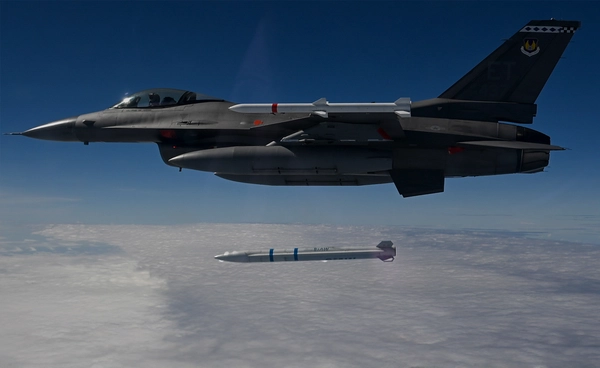 อเมริกาเตรียมใช้ขีปนาวุธอัปเกรดระบบได้เหมือน iPhone หลังทดสอบปล่อยจาก F-16 ได้สำเร็จ