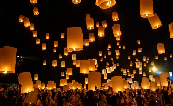 รัฐบาล ย้ำเตือน! ปล่อยบั้งไฟ - โคมลอย ใกล้รัศมีสนามบิน โทษหนักปรับหลายแสน