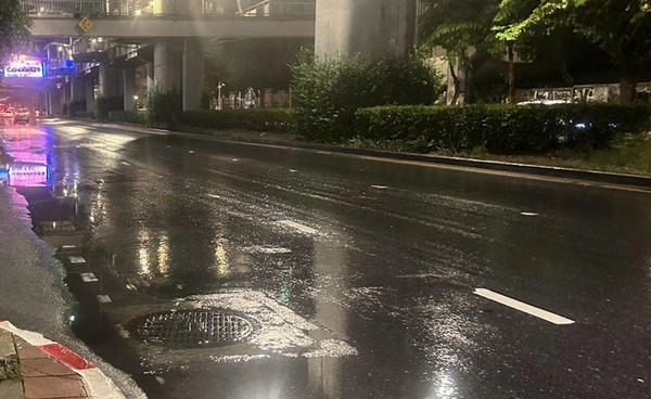 กรุงเทพฯ ฝนตกหนัก เขตวังทองหลางฝนสะสมสูงสุด ล่าสุดเช้าวันนี้น้ำแห้งแล้ว 107 จุด 