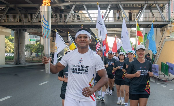 บัวขาวนำทีมซีพีถือคบเพลิง วิ่งอัญเชิญไฟพระฤกษ์ซีเกมส์ 2025