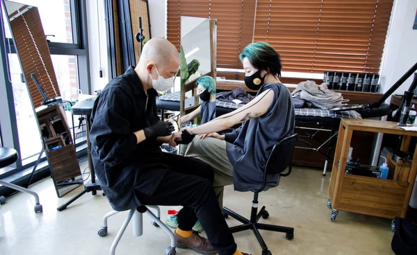 ปลดล็อกอาชีพช่างสักที่เกาหลีใต้ ถูกกฎหมายแล้ว ไม่เป็นแพทย์ก็ทำได้