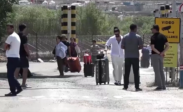 ผวาสงคราม! ชาวอิหร่านแห่หลบหนีไปประเทศเพื่อนบ้าน