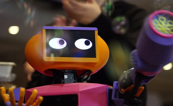 หุ่นยนต์เป่าฟอง “Abi” เพื่อนซี้คลายเหงาช่วยดูแลผู้สูงอายุ