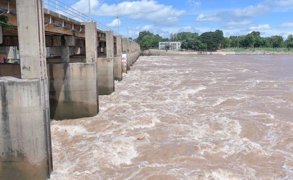 น้ำเจ้าพระยาลดต่อเนื่อง ชลประทานหน่วงน้ำเหนือเขื่อนลดผลกระทบท้ายน้ำ