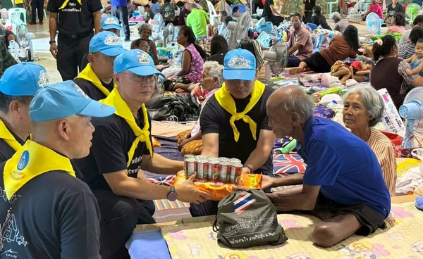 "พล.ท. กำชัย  วงศ์ศรี" นำจิตอาสา เยี่ยมให้กำลังใจชาวบ้านผู้ประสบภัยชายแดน