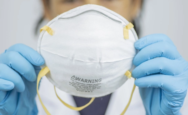 สธ. ห่วง “กลิ่น” กระทบจิตใจ - สุขภาพ คนชายแดน เล็งส่งหน้ากาก N95