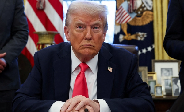 ทรัมป์ลงนามเพิ่มค่าธรรมเนียมวีซ่า H-1B เพิ่มสูงถึง 100,000 ดอลลาร์สหรัฐ