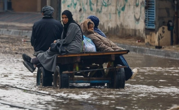 พายุไบรอนถล่มฉนวนกาซา ทำฝนตกหนัก น้ำท่วม ภัยธรรมชาติซ้ำเติมภัยสงคราม