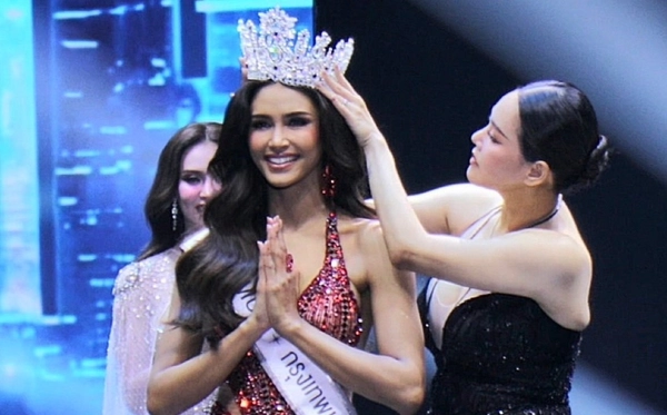 ม้วนเดียวจบ “แพรว-แพรวณิชยฐ์ เรืองทอง” ครองมงกุฏมิสยูนิเวิร์สกรุงเทพมหานคร 2025 