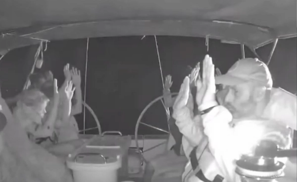 อิสราเอลฉีดน้ำใส่ขบวนเรือ Global Sumud flotilla มุ่งหน้ากาซา พร้อมจับตัว “เกรตา ธันเบิร์ก”