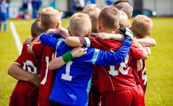 การเล่นกีฬาเป็นทีม ลดเสี่ยงคิดสั้นในวัยรุ่น แต่คนเล่นน้อยลง