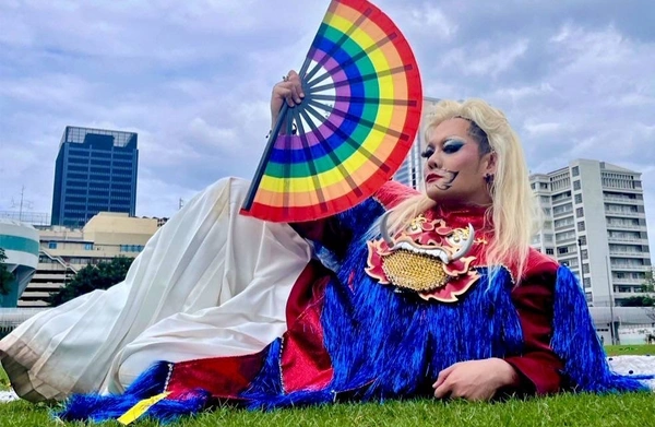 "เก่ง ธชย" สวยขยี้ตา ต้อนรับ Pride Month 2025 กับคอนเซ็ปต์ Tossa Gay (ทศเกย์)