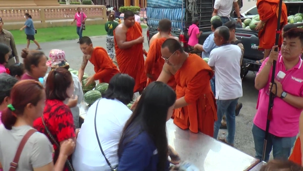 "คุณพระช่วย"เหมาแตงโม 5 ตัน จากเกษตรกร แจกชาวบ้าน | เรื่องดีดีทั่วไทย | 28-05-68