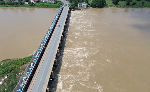 น้ำท่วมภาคกลางยังวิกฤต มวลน้ำสุโขทัยยังหลากเพิ่ม