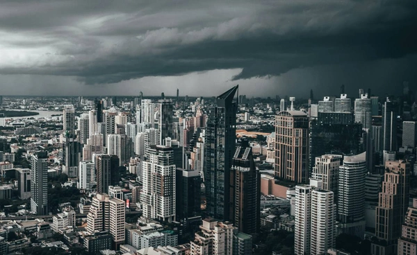 อัปเดตเส้นทางพายุ "คัลแมกี" เข้าไทย เช็กเลยจังหวัดไหนฝนตกหนักบ้าง?