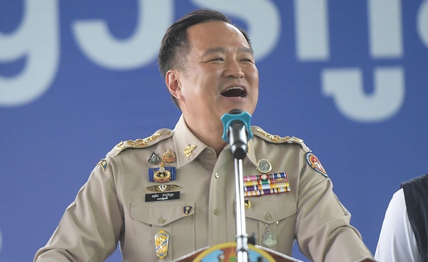 นายกฯ พบปะชาวสุรินทร์ เงินเยียวยาพร้อมโอนสัปดาห์หน้า - ทบทวนเรื่องเปิดด่าน