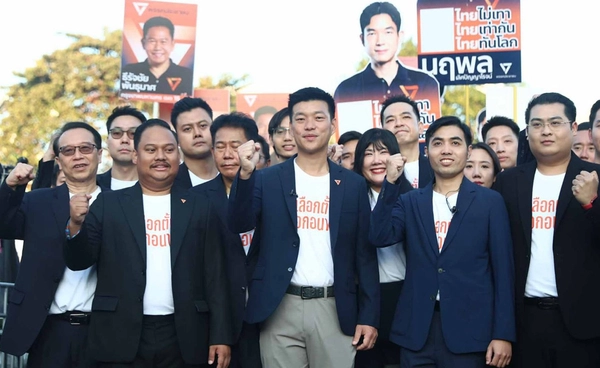 "เท้ง" นำทัพพรรคประชาชนสมัคร สส.ทั่วไทย จ่อเปิดตัวทีมบริหารมืออาชีพ 11 ม.ค.69
