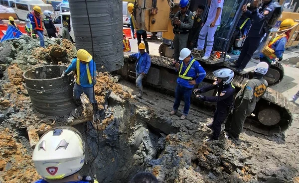 ค้นหาทั้งคืนยังไร้วี่แวว คนงานศรีสะเกษตกหลุมลึก 13 เมตร
