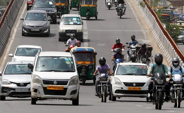 คนอินเดียไม่พอใจ ห้ามขายน้ำมันให้รถยนต์เก่า หวังแก้ปัญหา PM2.5