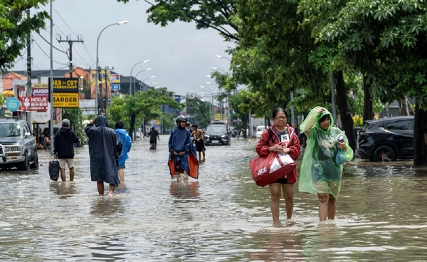 ฝนถล่ม “บาหลี” 2 วันติด ทำน้ำท่วม-อาคารถล่ม เสียชีวิตแล้ว 13 ราย