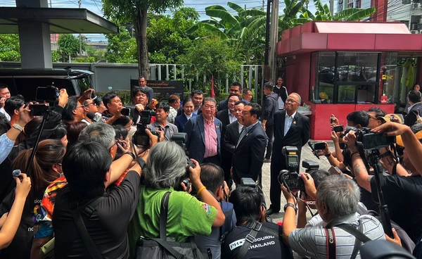 ภูมิธรรมนำทีมเพื่อไทยเข้าพบพรรคประชาชน ขอเสียงหนุนตั้งรัฐบาล