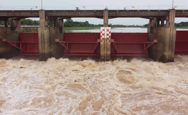 “เขื่อนเจ้าพระยา” ระบายน้ำเพิ่ม  เตือนพื้นที่ท้ายเขื่อนระวังน้ำขึ้น 40 ซ.ม.