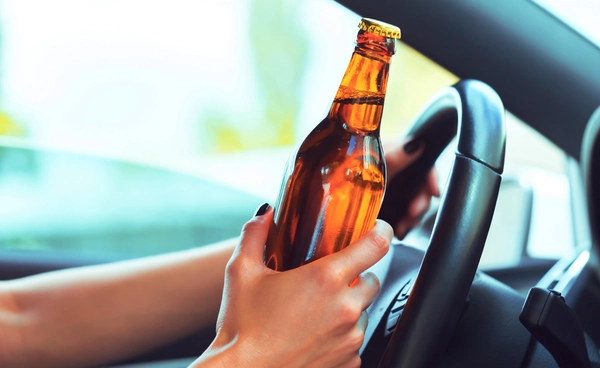 เมาแล้วขับถูกจับ ทำอย่างไรต่อ? รวมขั้นตอนและโทษตามกฎหมาย