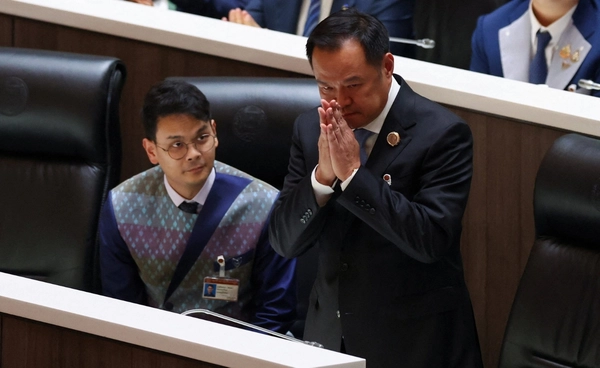 โหวตสะดุด–สภาสะเทือน ค่ำคืนที่ไทยยุบสภาแบบไม่ทันตั้งตัว เกิดอะไรขึ้นกับการเมืองไทยวันนี้